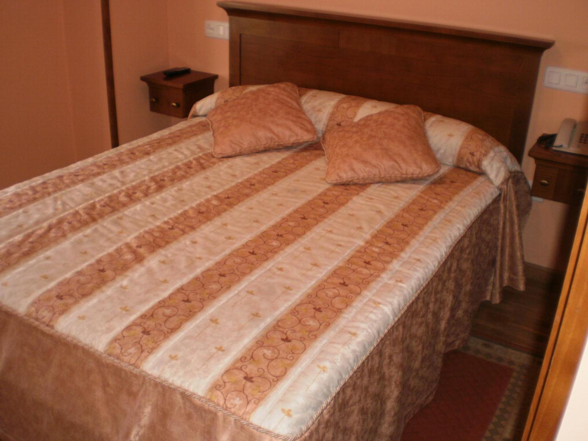 Hotel Los 14 Pravia Pokoj fotografie